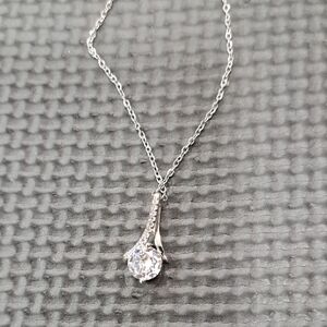 Elegant Silver Pendant Necklace